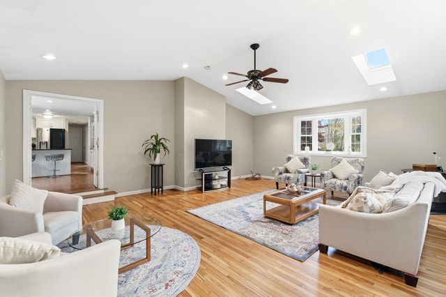 10 Judith Lane, Derry, NH 03038