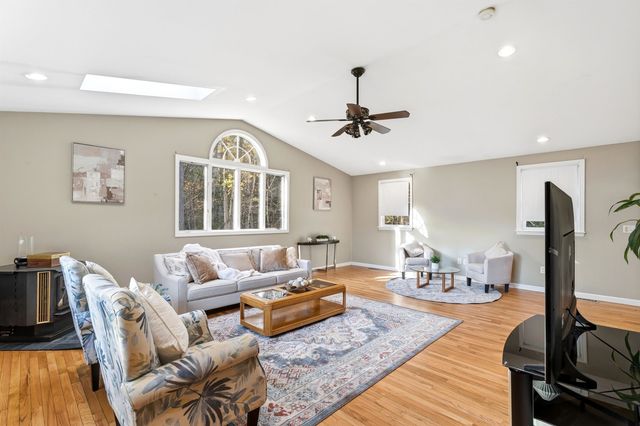 10 Judith Lane, Derry, NH 03038