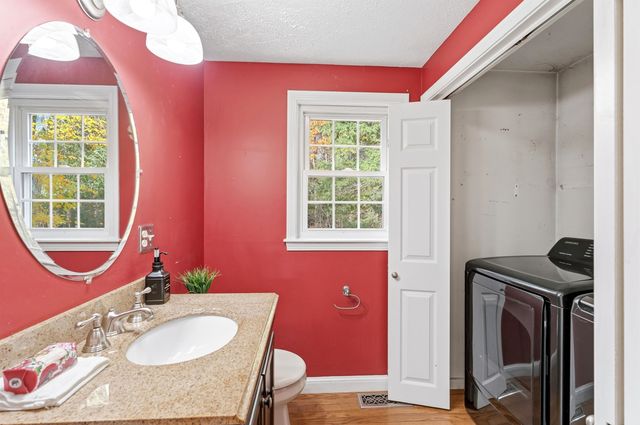 10 Judith Lane, Derry, NH 03038
