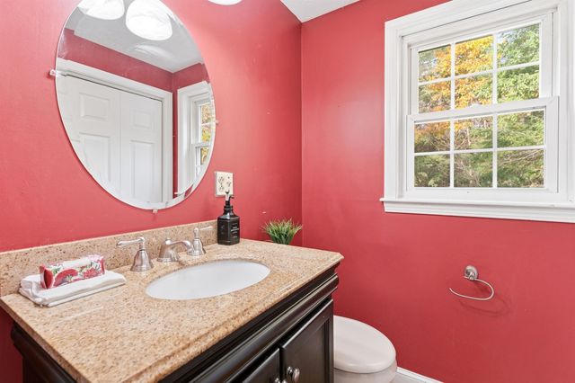 10 Judith Lane, Derry, NH 03038