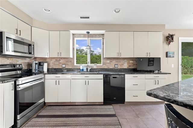 8 Lake View Court, Johnston, RI 02919