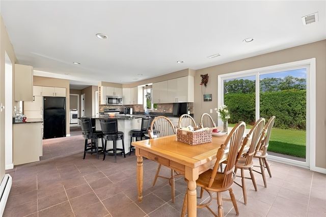 8 Lake View Court, Johnston, RI 02919