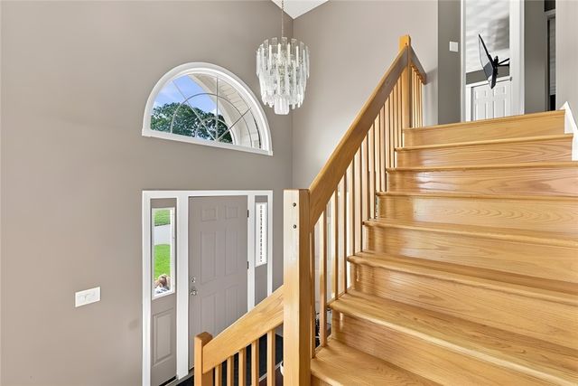 8 Lake View Court, Johnston, RI 02919