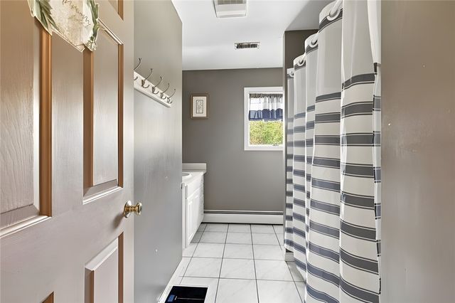 8 Lake View Court, Johnston, RI 02919