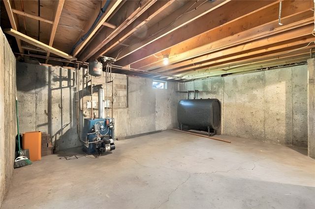 8 Lake View Court, Johnston, RI 02919