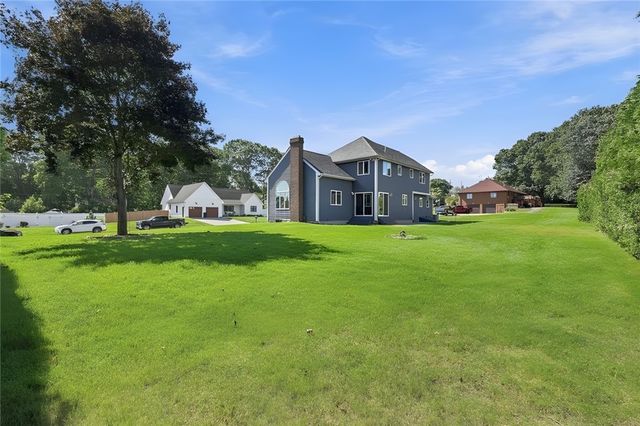 8 Lake View Court, Johnston, RI 02919