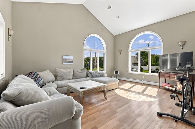 8 Lake View Court, Johnston, RI 02919