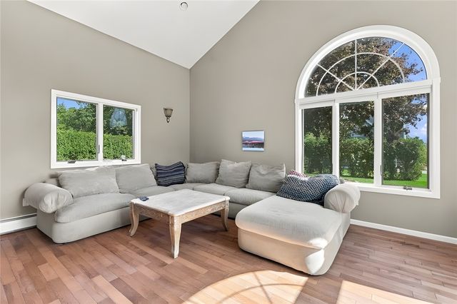 8 Lake View Court, Johnston, RI 02919