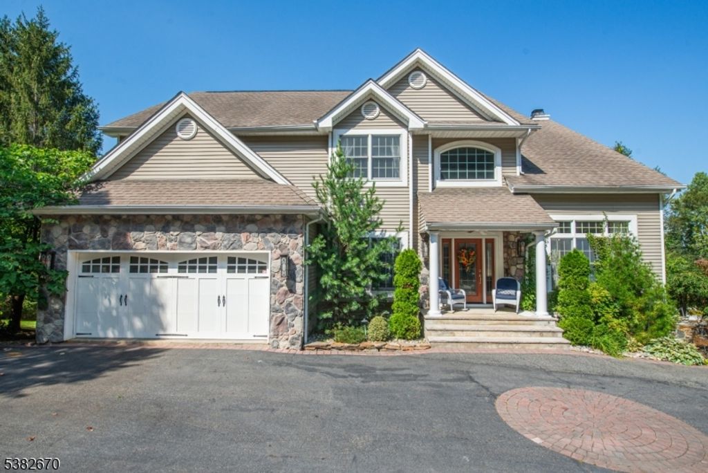 35 Ramapo Mountain Dr, Wanaque Boro, NJ 07465