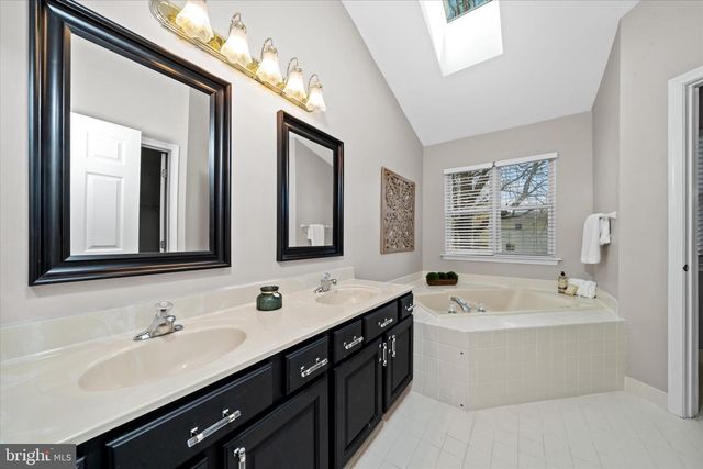 237 BEAU TREE DR, Wilmington, DE 19810