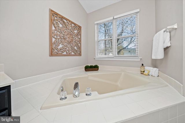 237 BEAU TREE DR, Wilmington, DE 19810