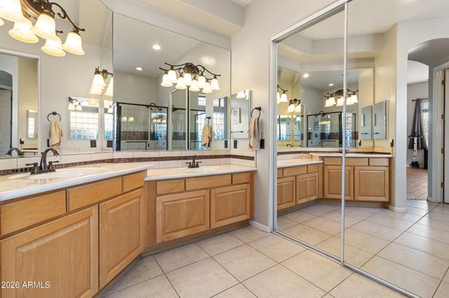 5219 E HASHKNIFE Road, Phoenix, AZ 85054