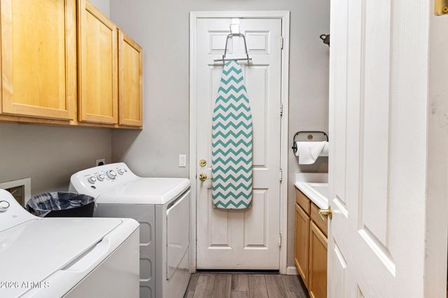 5219 E HASHKNIFE Road, Phoenix, AZ 85054