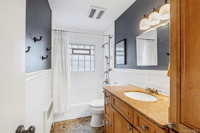 228 8th Street, Bethpage, NY 11714