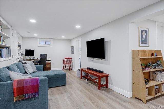 228 8th Street, Bethpage, NY 11714