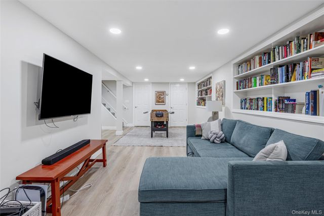 228 8th Street, Bethpage, NY 11714