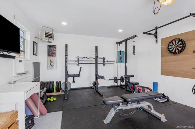 228 8th Street, Bethpage, NY 11714