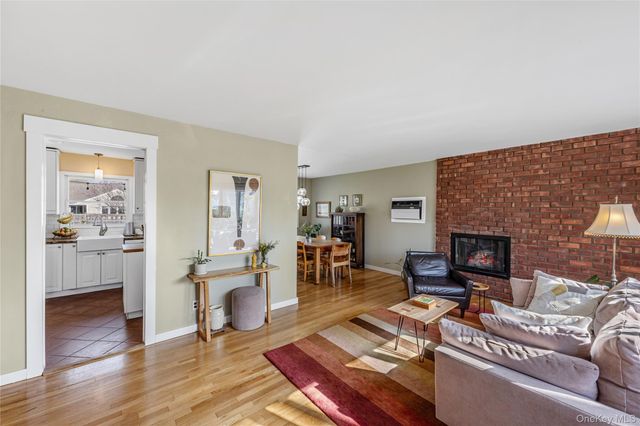228 8th Street, Bethpage, NY 11714