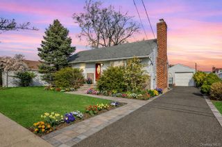 228 8th Street, Bethpage, NY 11714