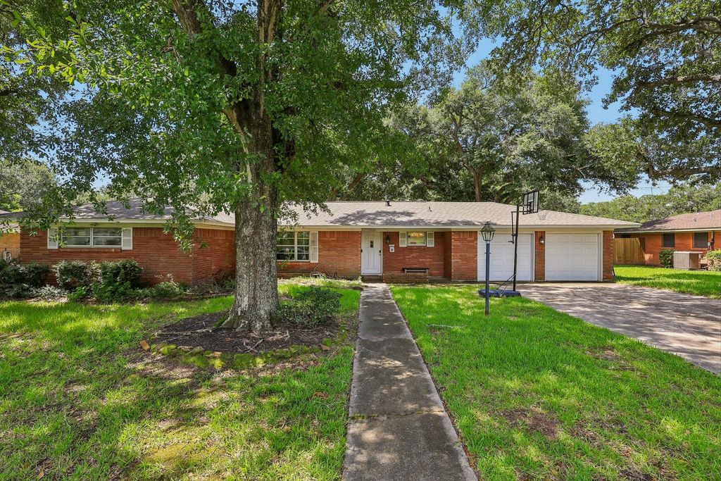 1705 Adams Street, Baytown, TX 77520