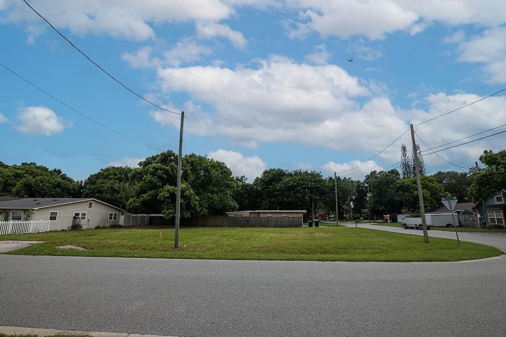 Image 8 of property listing at 5102 SUNRISE BOULEVARD, Orlando, FL 32803