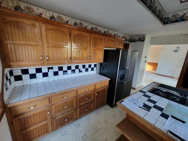 1046 Lutonsky Road, Fayetteville, TX 78940