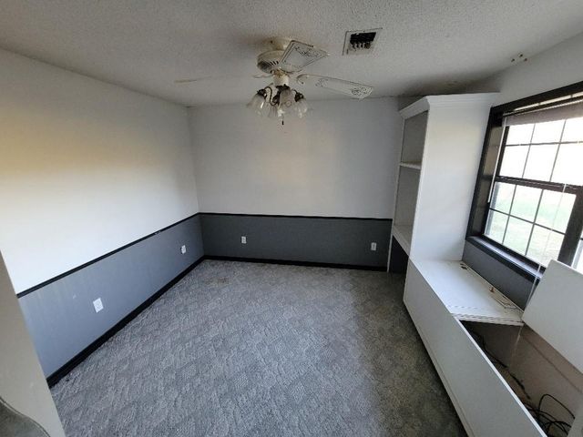 1046 Lutonsky Road, Fayetteville, TX 78940