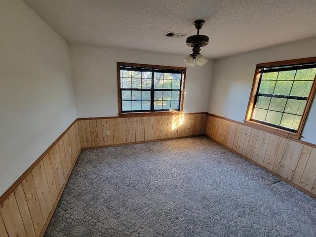 1046 Lutonsky Road, Fayetteville, TX 78940