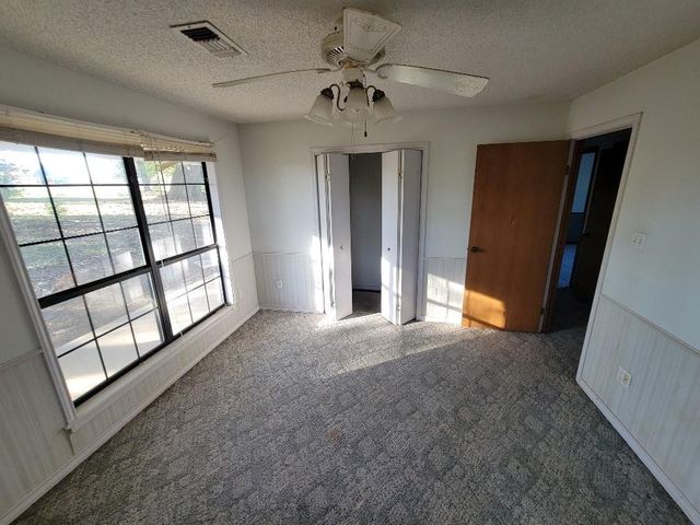 1046 Lutonsky Road, Fayetteville, TX 78940