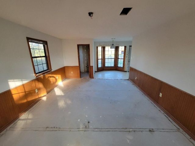 1046 Lutonsky Road, Fayetteville, TX 78940