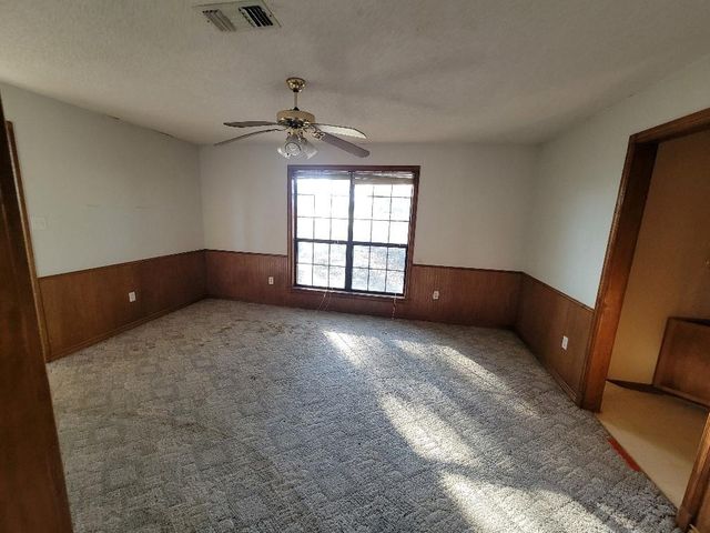 1046 Lutonsky Road, Fayetteville, TX 78940