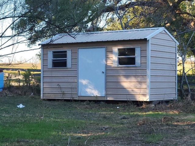 1046 Lutonsky Road, Fayetteville, TX 78940