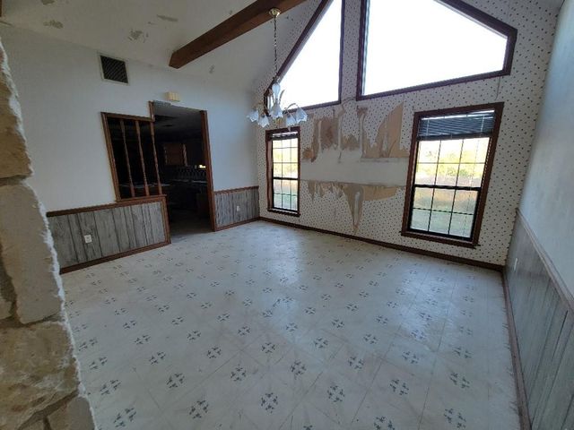 1046 Lutonsky Road, Fayetteville, TX 78940