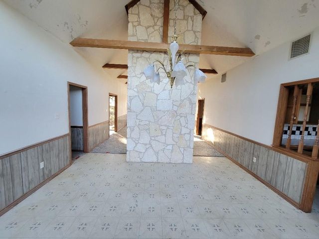 1046 Lutonsky Road, Fayetteville, TX 78940