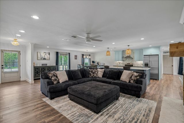 213 N Oaks Drive, Grand Saline, TX 75140