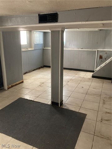4386 W 48th Street, Cleveland, OH 44144