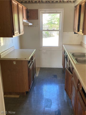 4386 W 48th Street, Cleveland, OH 44144