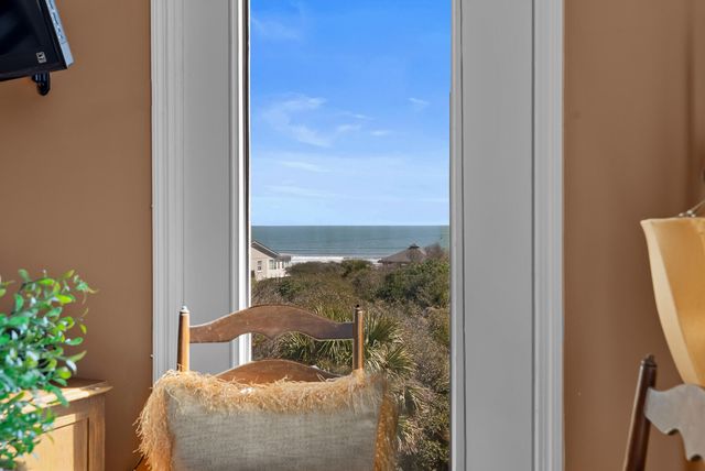 1024 W Ashley Avenue, Folly Beach, SC 29439
