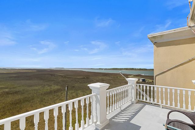 1024 W Ashley Avenue, Folly Beach, SC 29439