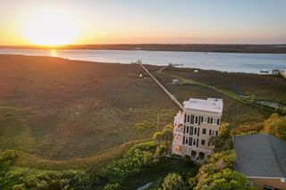 1024 W Ashley Avenue, Folly Beach, SC 29439