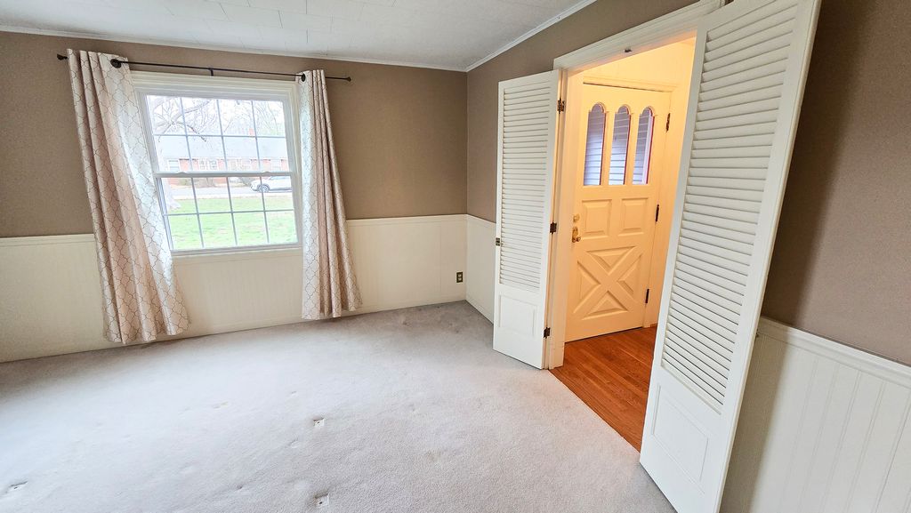 Image 11 of property listing at 630 Short Street, Centralia, IL 62801