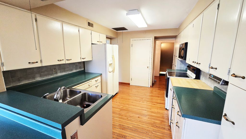 Image 14 of property listing at 630 Short Street, Centralia, IL 62801