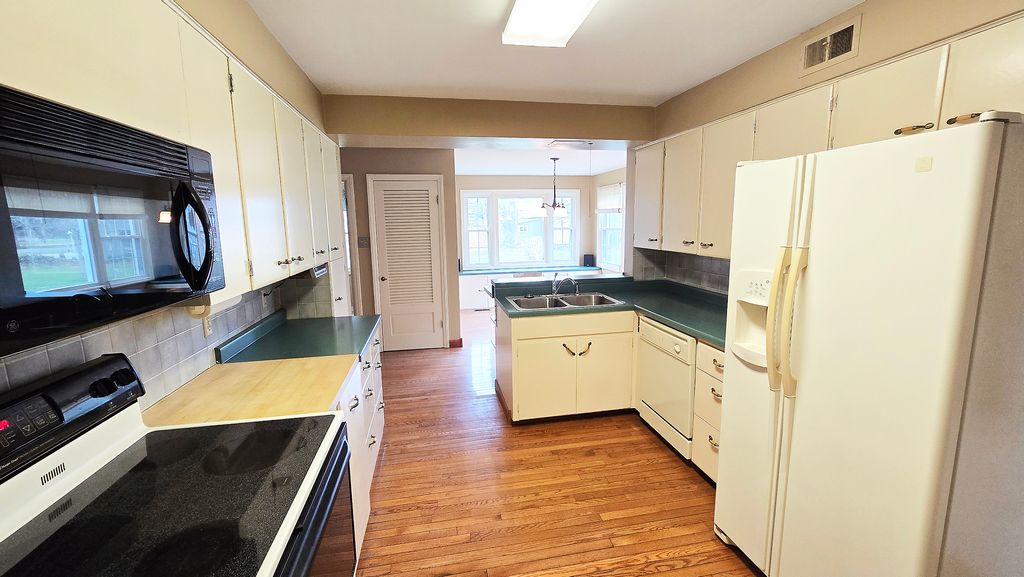 Image 15 of property listing at 630 Short Street, Centralia, IL 62801