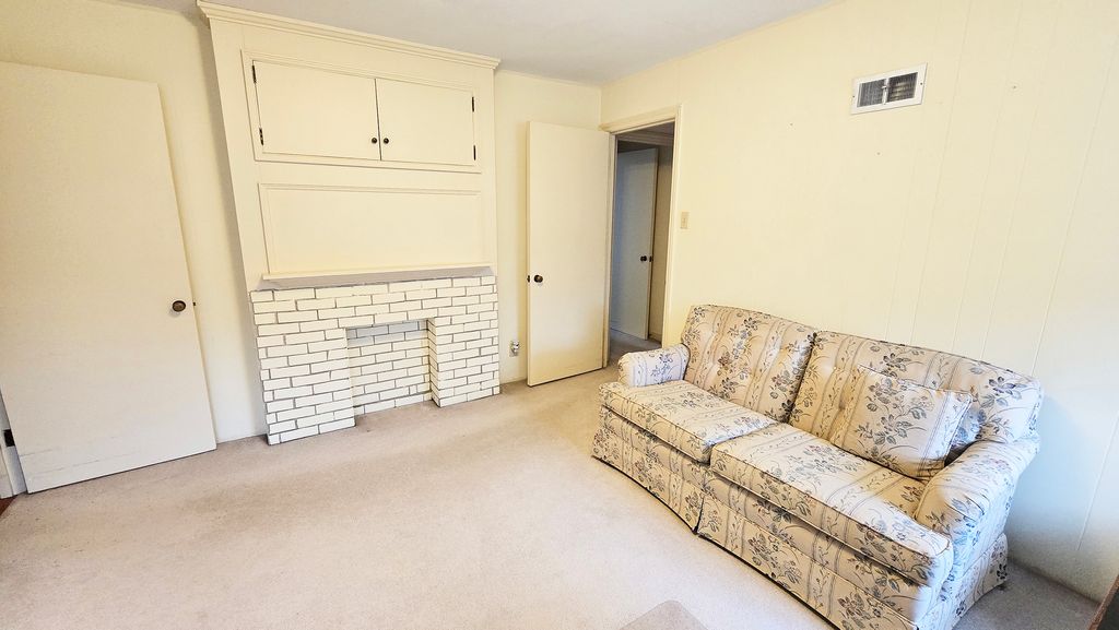 Image 23 of property listing at 630 Short Street, Centralia, IL 62801