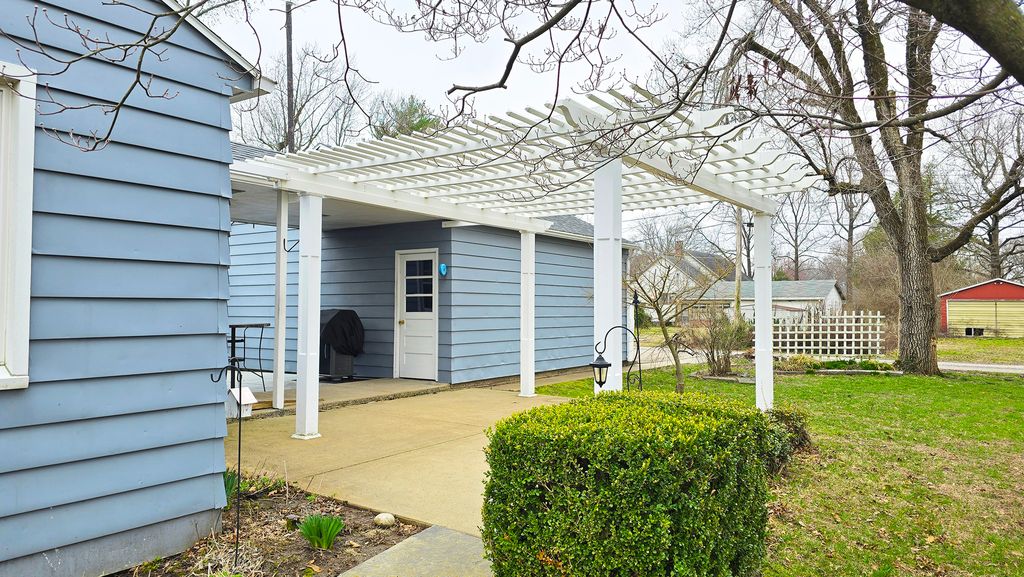 Image 6 of property listing at 630 Short Street, Centralia, IL 62801