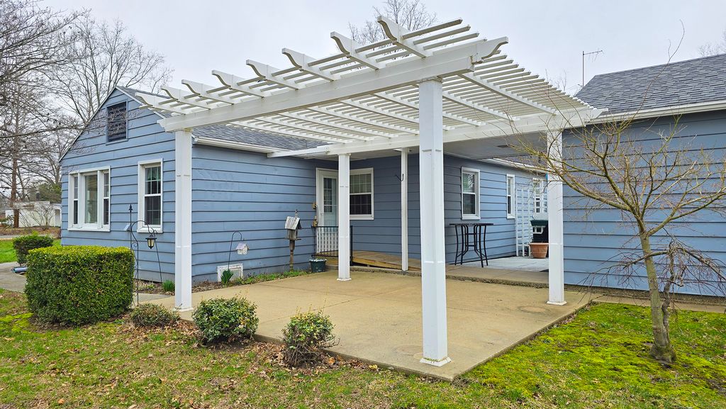 Image 7 of property listing at 630 Short Street, Centralia, IL 62801