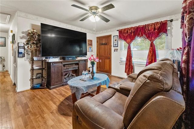 2112 Vale Place, Greensboro, NC 27401