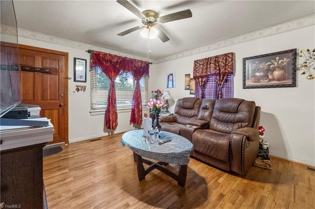 2112 Vale Place, Greensboro, NC 27401