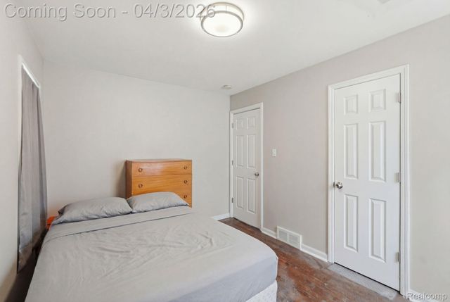 1832 E Goulson Avenue, Hazel Park, MI 48030