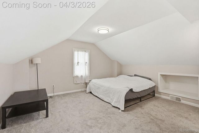 1832 E Goulson Avenue, Hazel Park, MI 48030